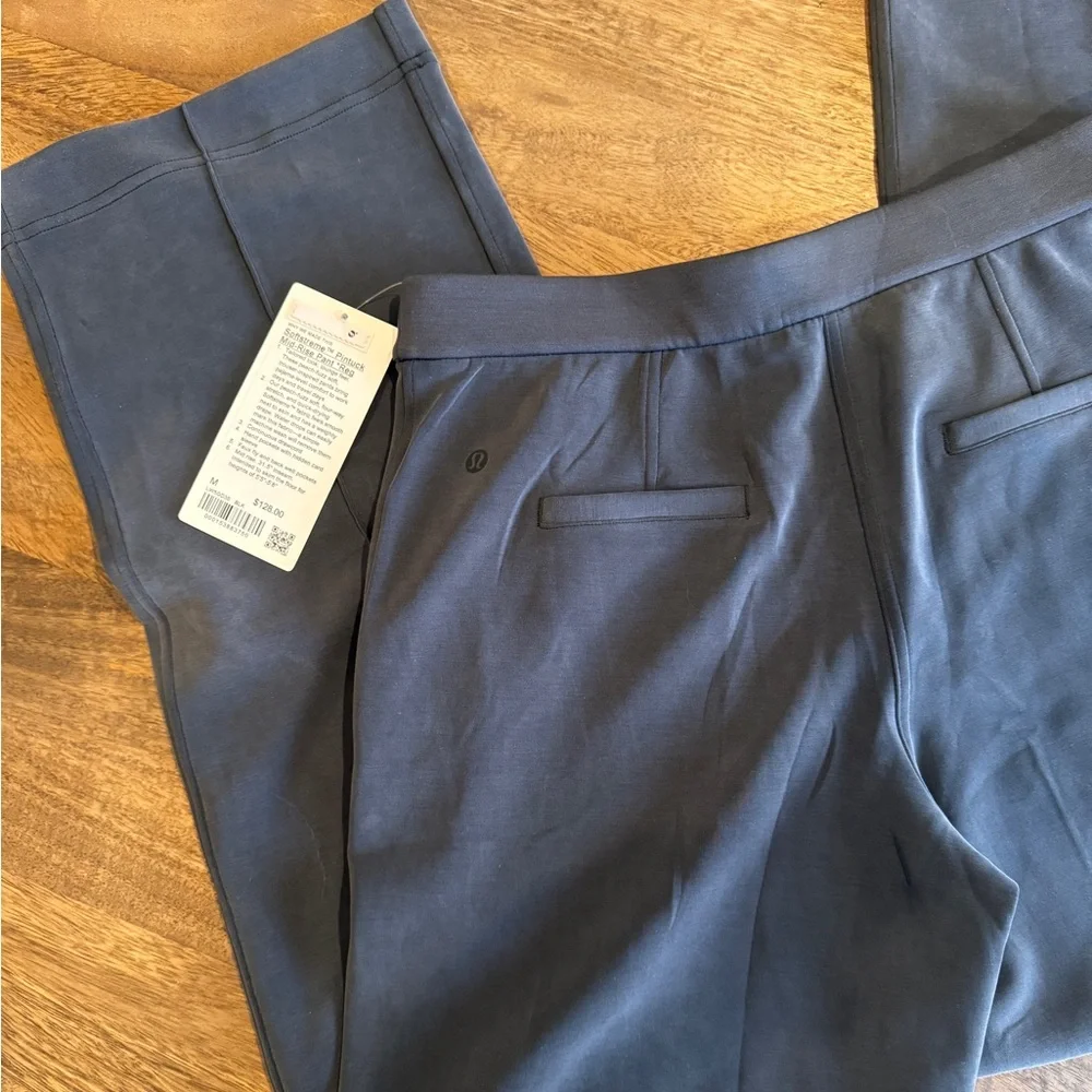 Lululemon, Softstreme Pintuck Mid-Rise Pant - Picture 4 of 4
